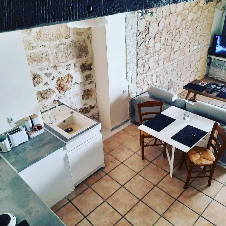 Maison Avec Jacuzzi Saint-Mitre-les-Remparts Kültér fotó